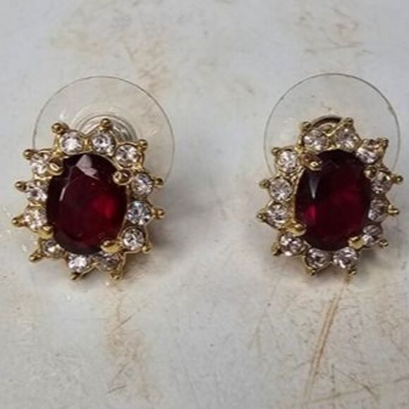 Gold Tone Red and Clear Glass Stone Formal Jewelry Set 16"L - Picture 4 of 7